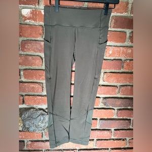 Lululemon Athletica Women’s Pace Rival Crop legging 22” Dark‎ Olive Size 4